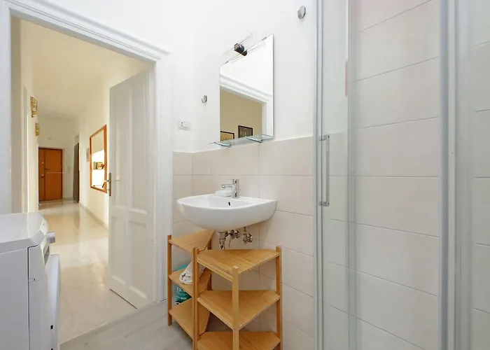 Apartment New Comfortable 2 Bedroom Della Vittoria By Halldis