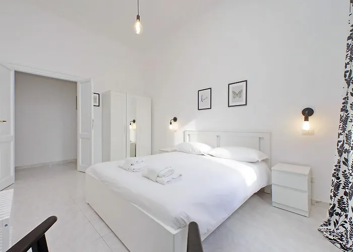 Apartment New Comfortable 2 Bedroom Della Vittoria By Halldis